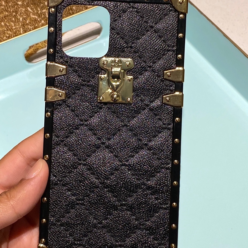✨Black Plaid Case✨ - Picture 3 of 8